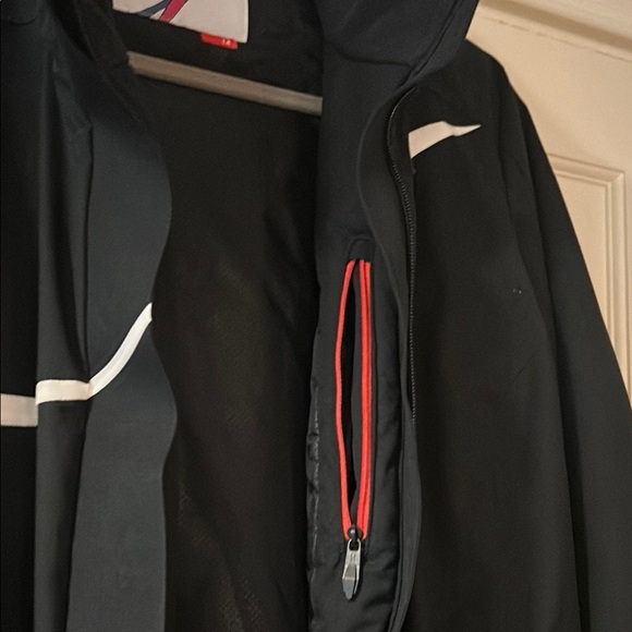 Spyder Black and White Ski Jacket - Picture 8 of 10